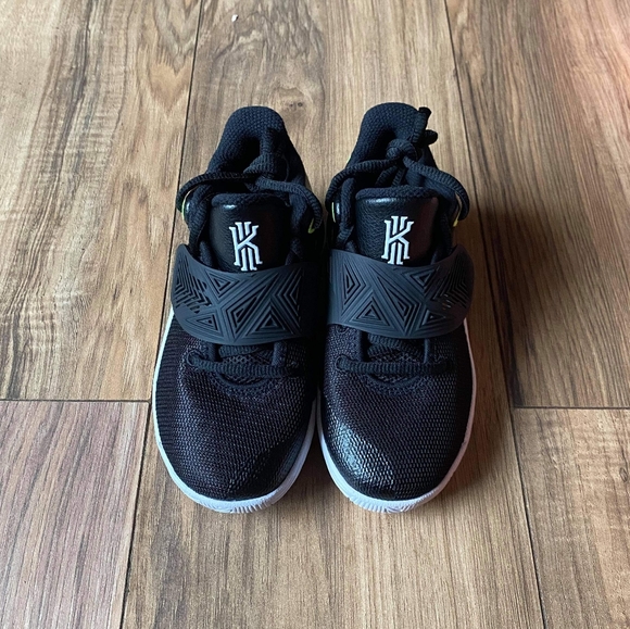 ⚡💚NWT Nike Kyrie Flytrap III (PS) Volt💚⚡ - Picture 9 of 12